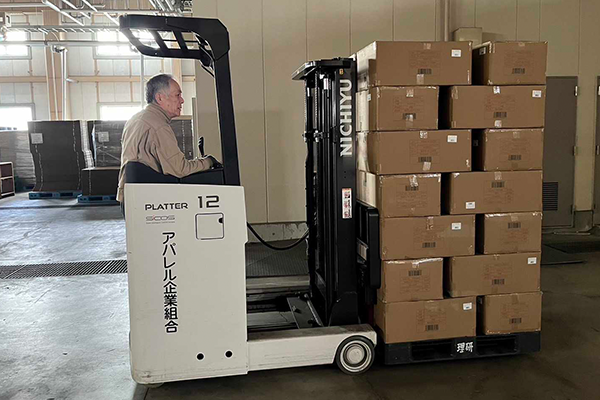 日用品雑貨の荷上